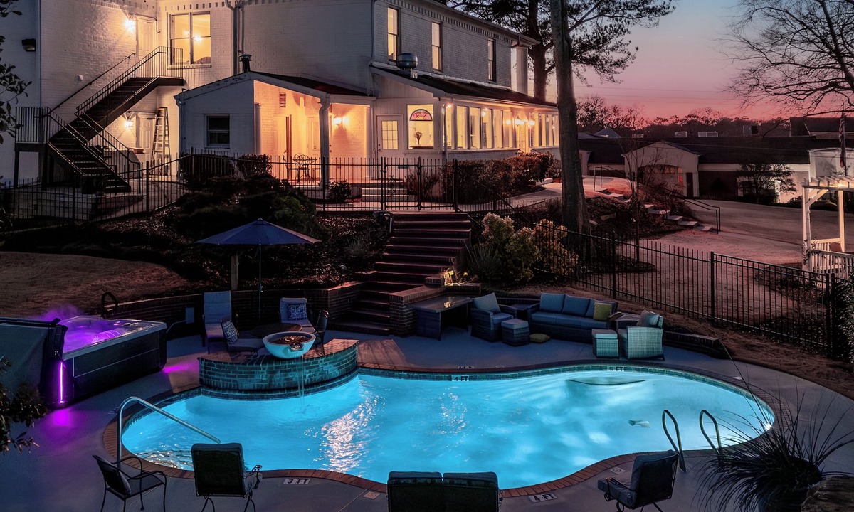 Stone Mountain Historic Village Hotel | Stone Mountain Manor