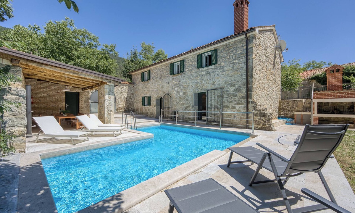 Lupoglav Villa | Stone Villa Galant with Pool, Brgudac, Croatia