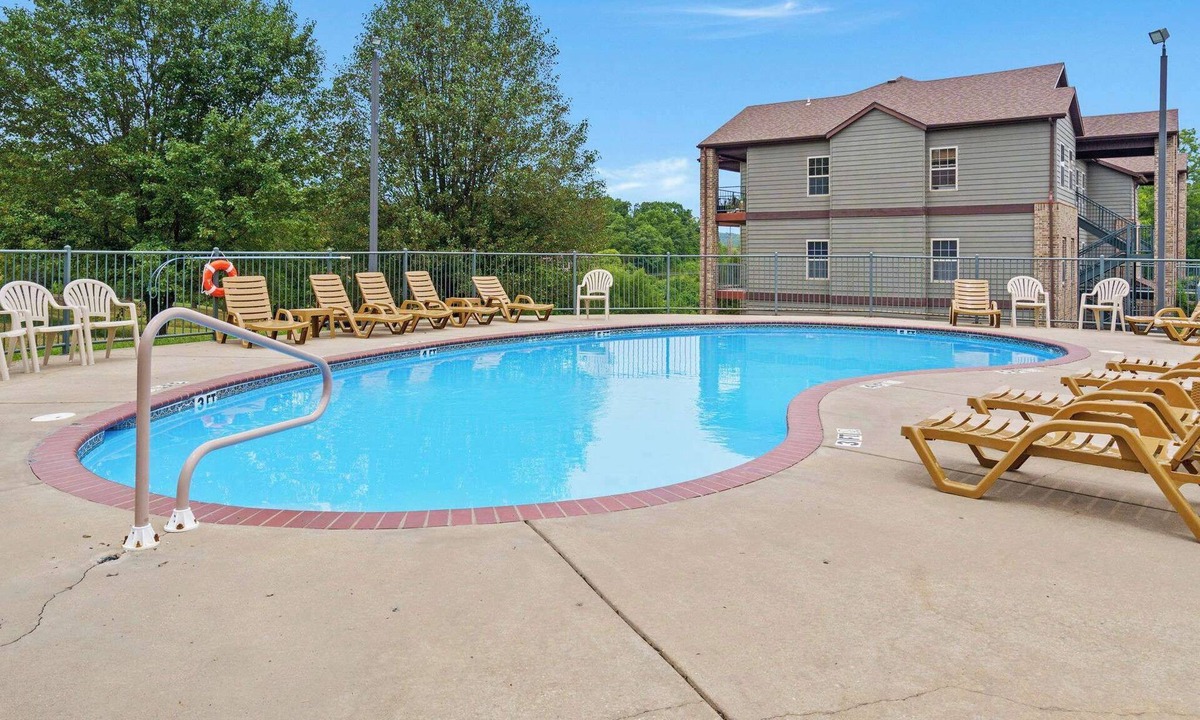 Branson West Condo | Stonebridge Condo on the Fairway
