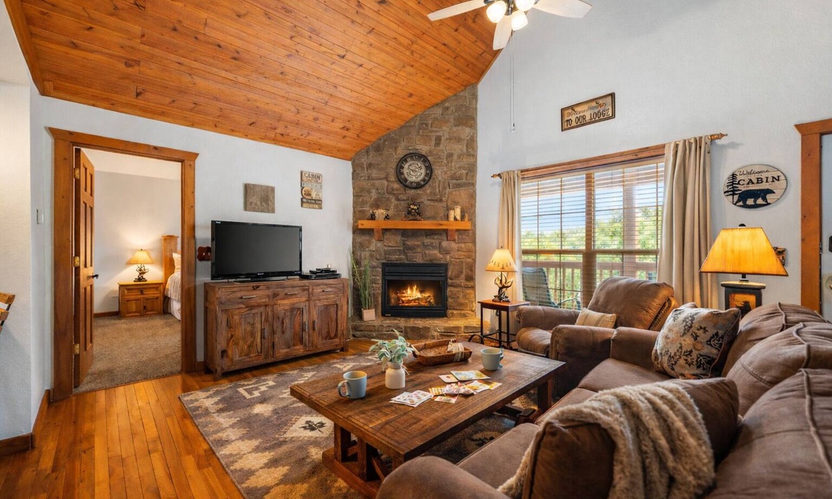 Branson West Cabin | Stonebridge Resort Getaway Pools, Golf, Family Fun