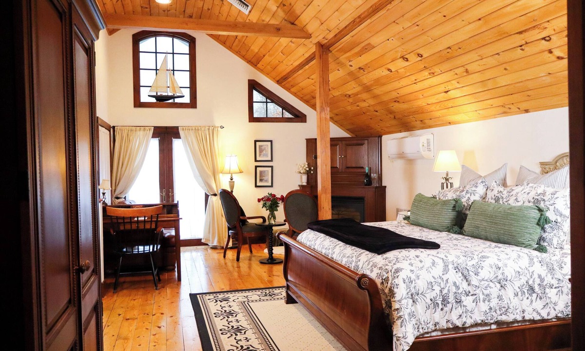 Ledyard Bed & Breakfast | Stonecroft Inn