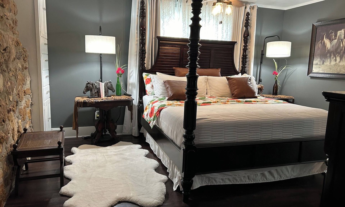 Lake Forest Estates House | Stonehaven Ranch LLC, Memories set in stone