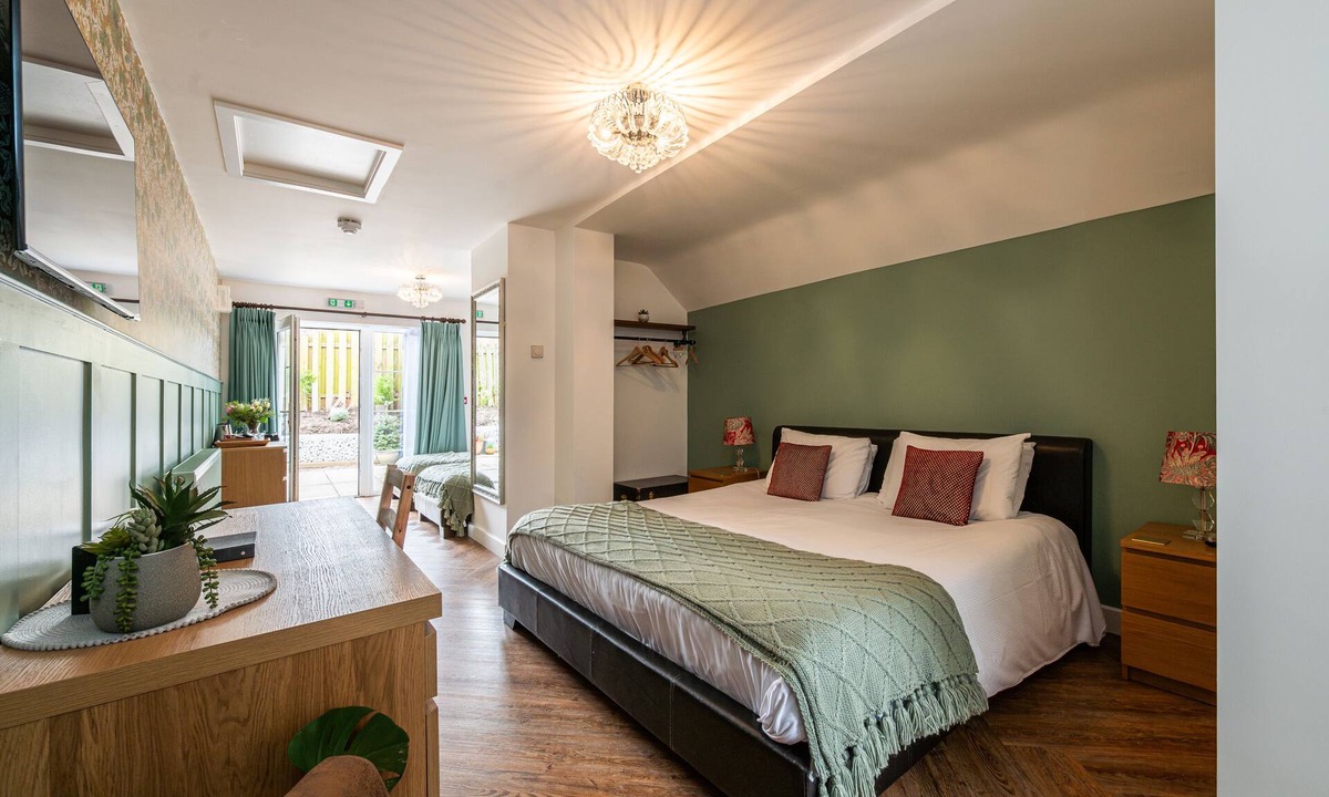 Amesbury Bed & Breakfast | Stonehenge Courtyard