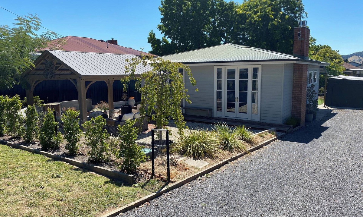 Myrtleford House | Stones on Standish "RUA"