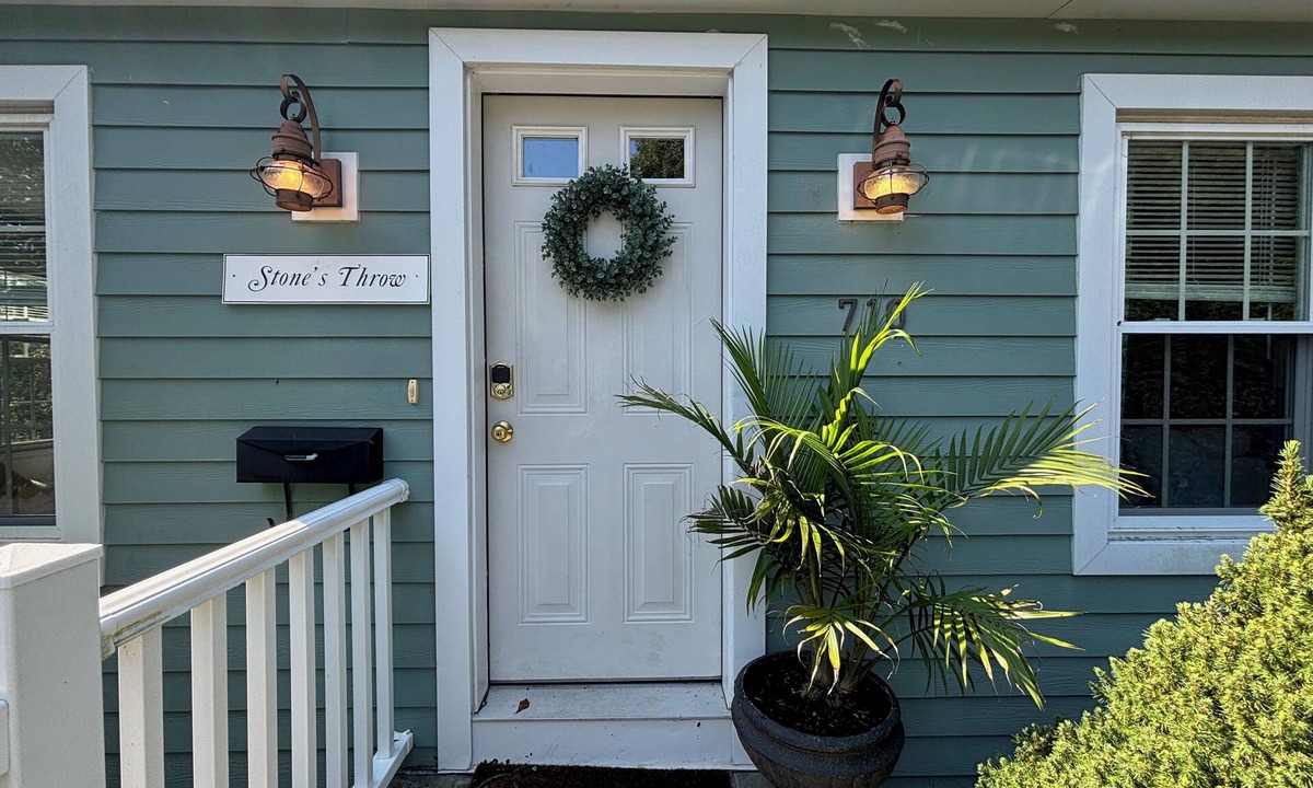 Dartmouth House | Stones Throw Waterfront