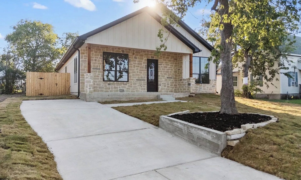 Brazos House | Stonewood Cottage Magnolia/Baylor/Downtown Waco