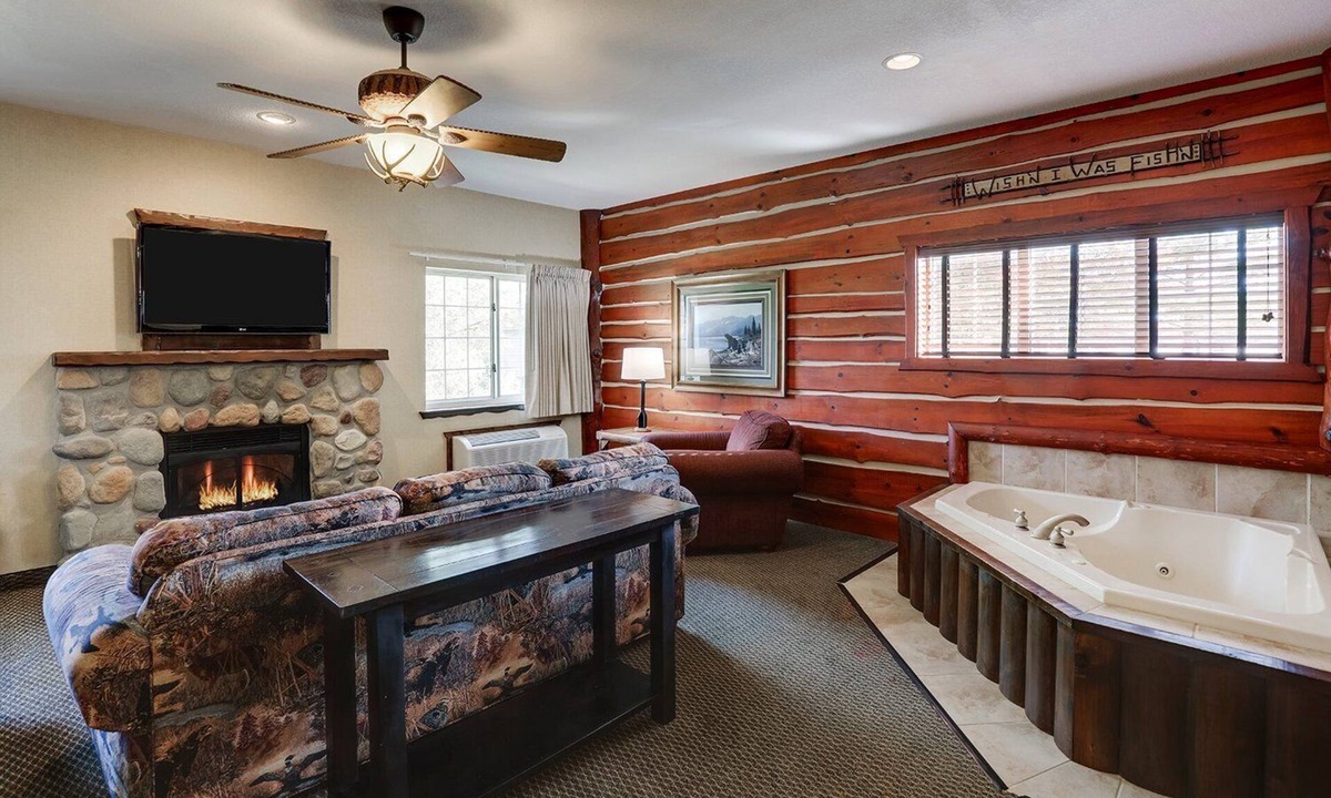 Johnston Hotel | Stoney Creek Stay | 1 Unit | Johnston, IA Location