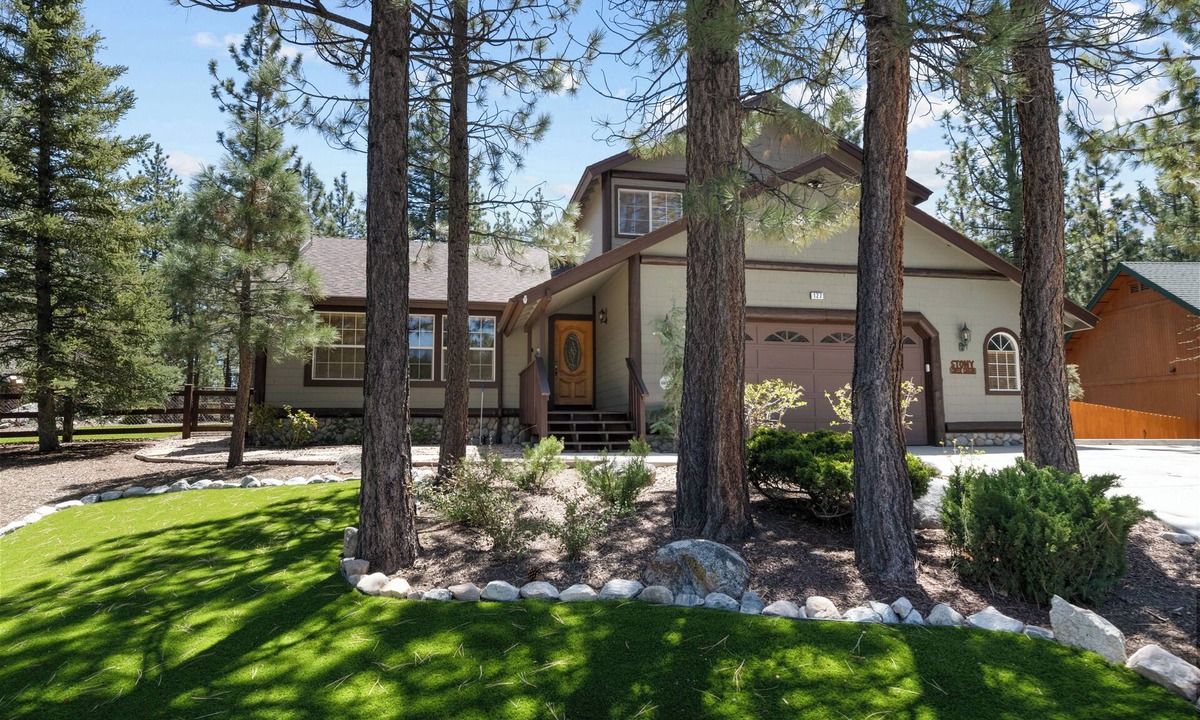 Eagle Mountain Estates House | Stony Creek Cabin - Gorgeous Home in Eagle Mountain Estates with a Hot Tub, Fenced Yard.