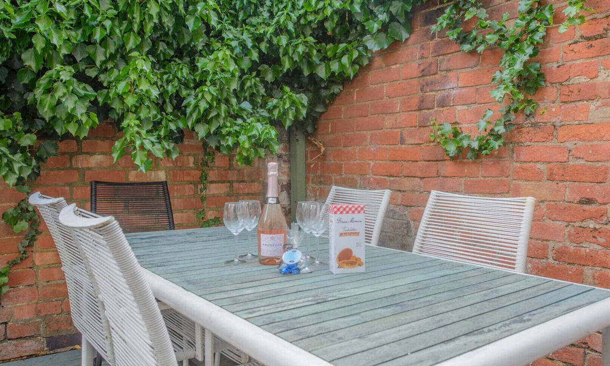 Quorn House | Stoop Cottage - Two Bedroom House, Sleeps 4