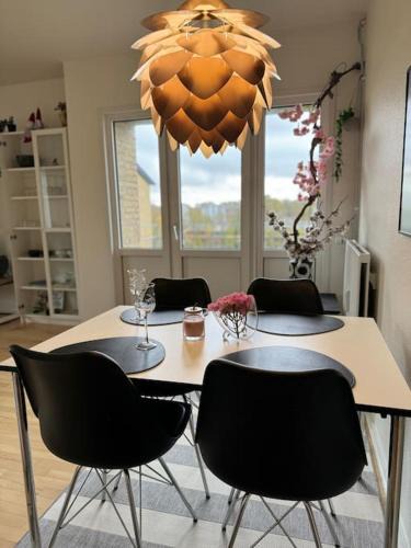 Holstebro Apartment | Stor og Lys Lejlighed i Hjertet af Holstebro