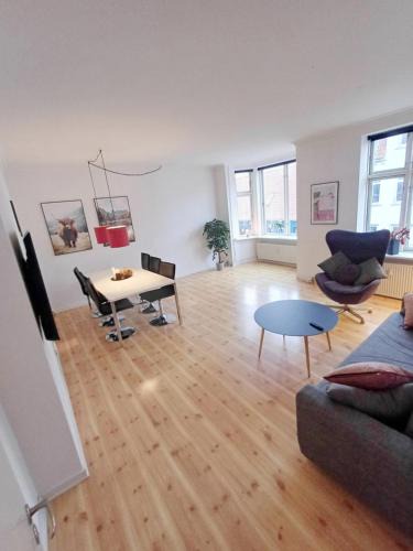 Randers Apartment | Stor og lys lejlighed Randers
