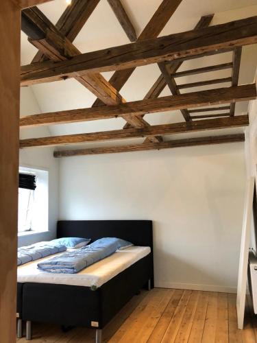 Bredebro Villa | Stor villa med privat have