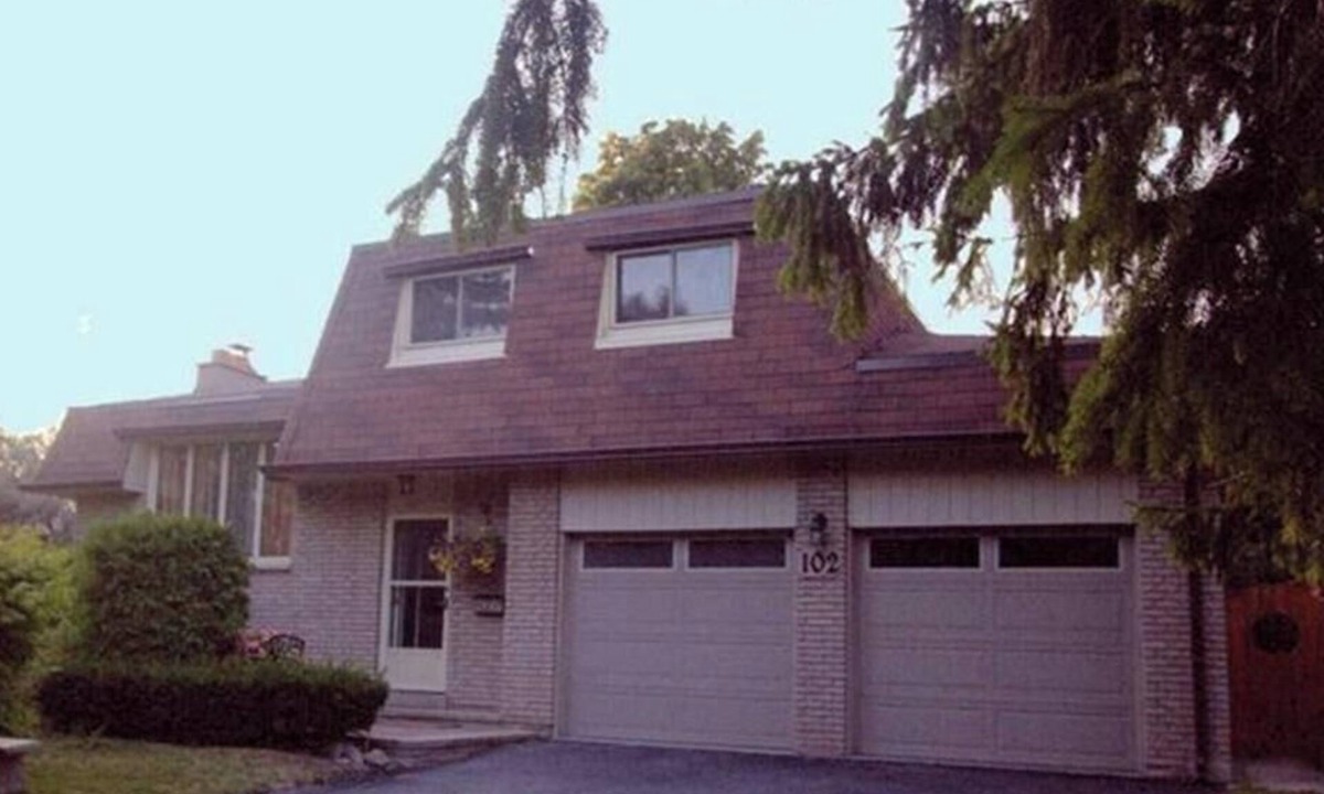 Scarborough House | Storybook 3-Bedroom Farmhouse: A Hidden Gem in Tranquil Toronto