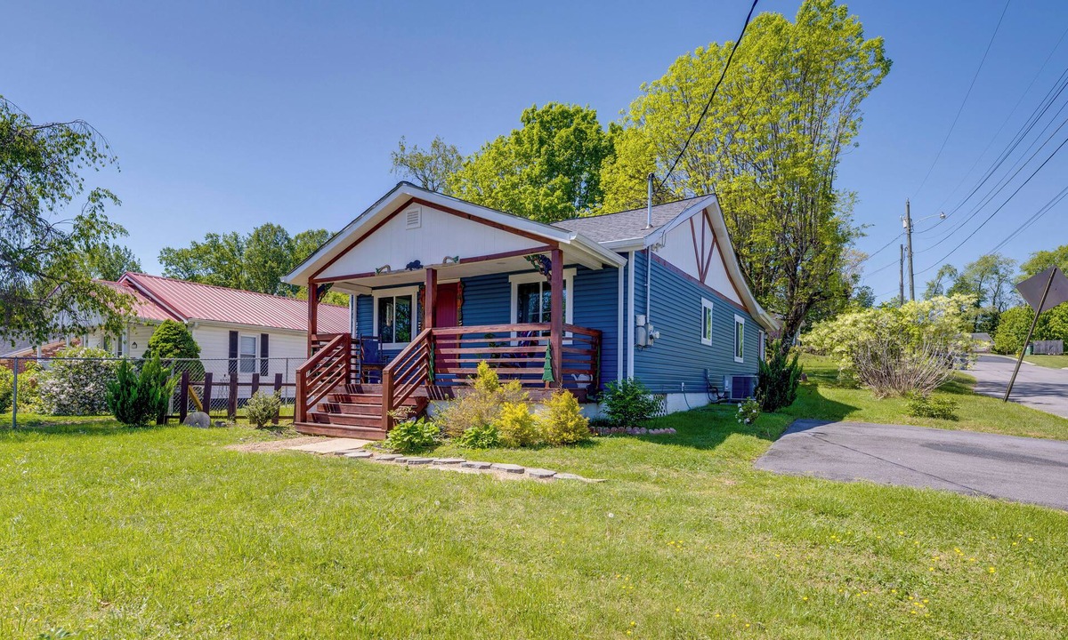 Bristol Cottage | Storybook-style Home 2 Mi to Downtown Bristol