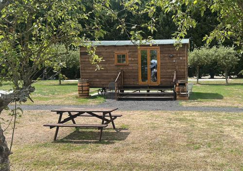 Snitterfield Cabin | Stratford Bespoke Shepherd Hut