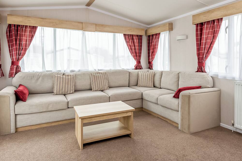 Tiddington House | Stratford Caravan Pet friendly