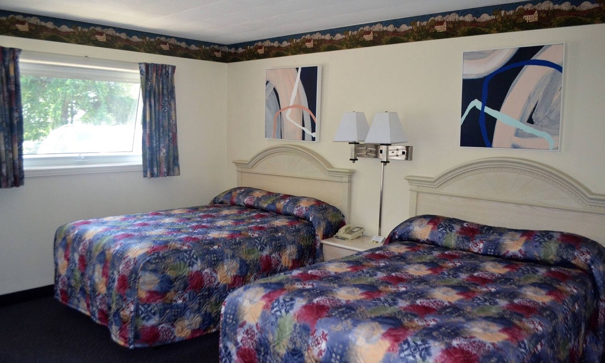 Stratford Hotel | Stratford Suburban Motel