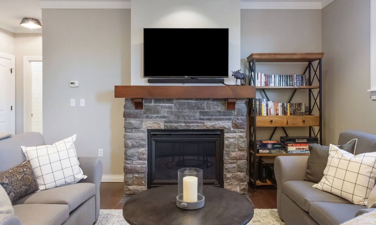 Stratton Mountain Condo | Stratton base condo w/pool & hot tub