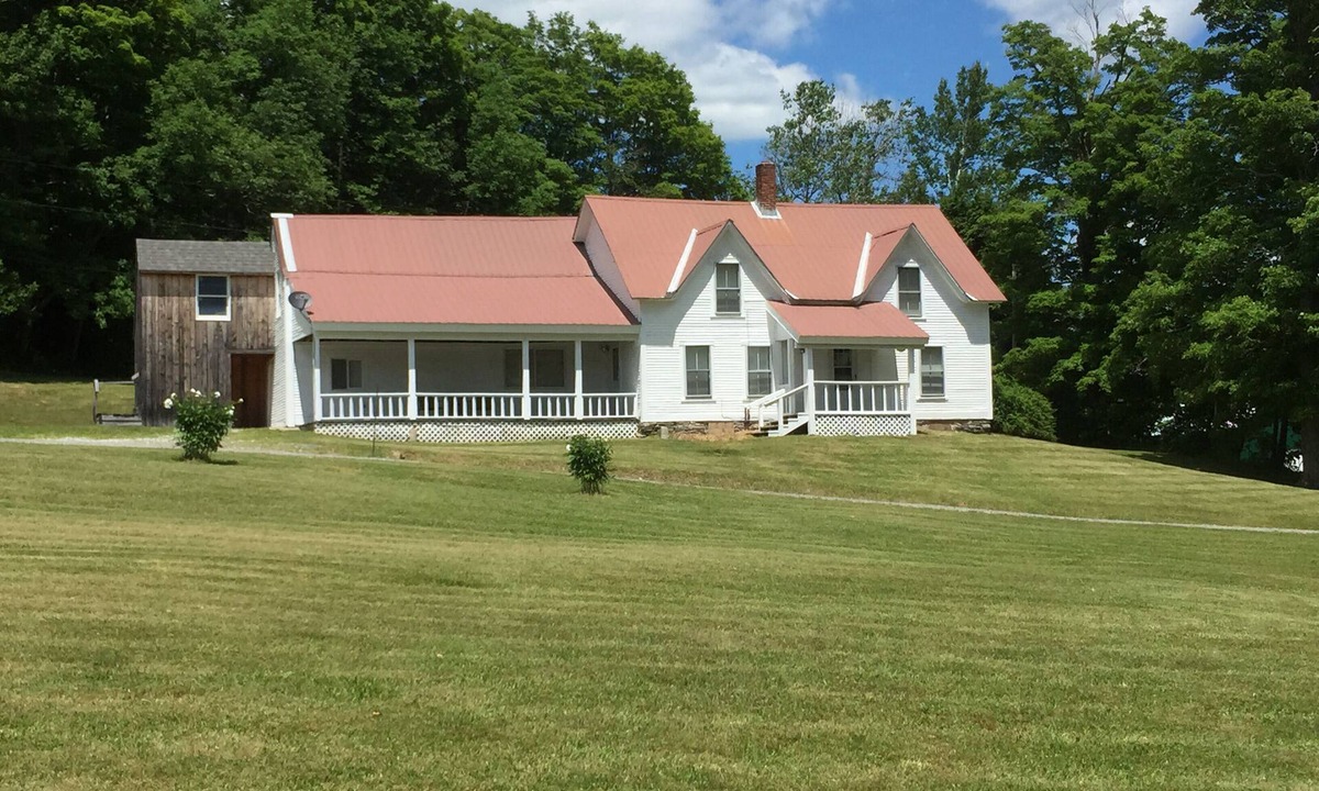 South Londonderry Apartment | Stratton Mountain On A Budget