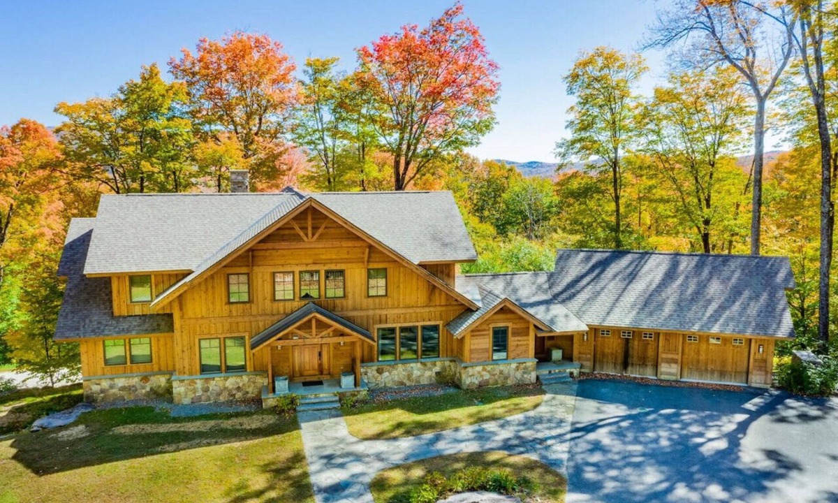 Stratton Mountain House | Stratton's Beechwood Ridge 6 Bedrooms & Hot Tub