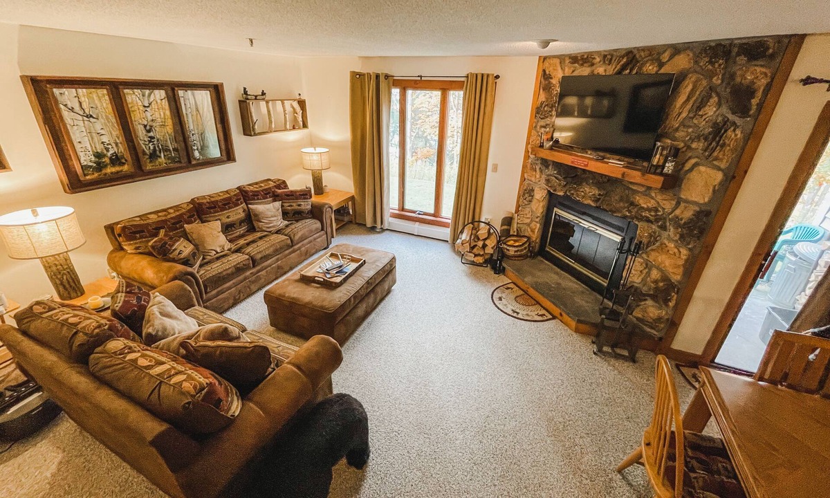 Stratton Mountain Condo | *Stratton's Best Kept Secret* Ski On/Off * Unit E