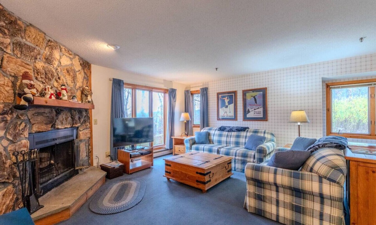 Stratton Mountain Apartment | Stratton walk on/off, walk to village, fireplace