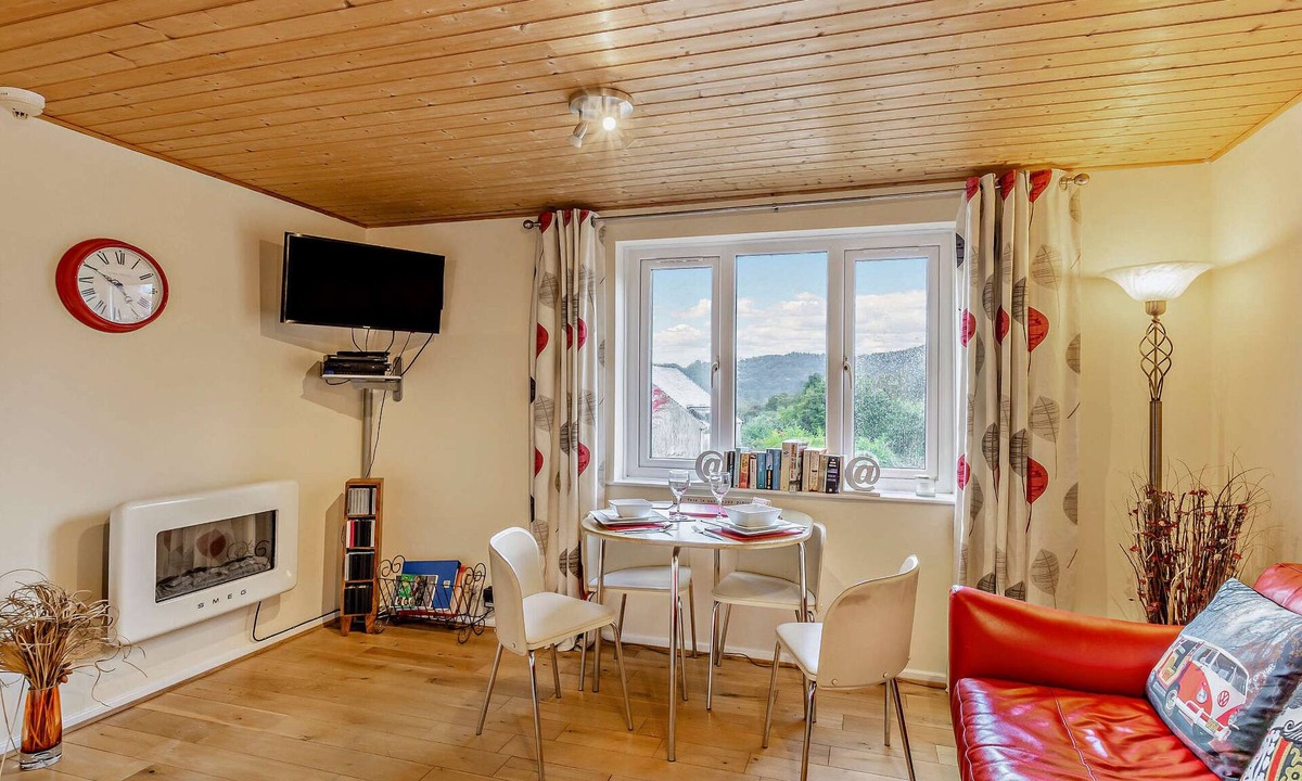 Bowness-on-Windermere Cottage | Strawberries And Cream