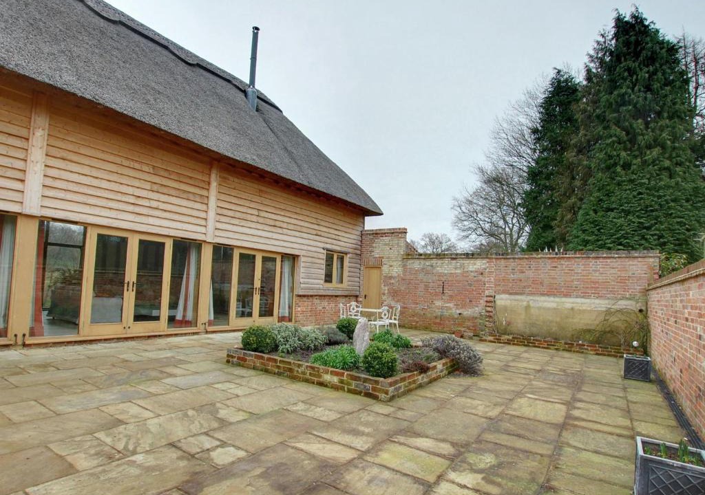 Ewhurst Green House | Strawberry Hole Barn
