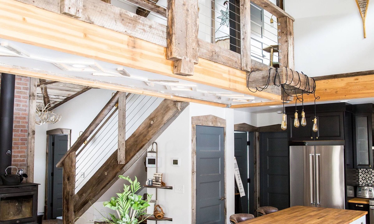 Fruitland Cabin | Strawberry Pinnicals cabin backing to the river located on 14 acres