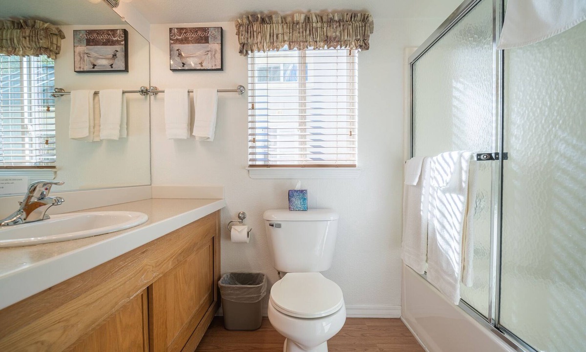 Big Bar Cottage | Strawhouse Resorts on the Beautiful Trinity River