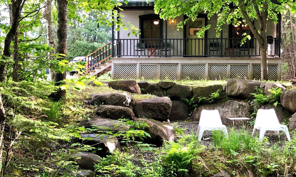 Val Morin Cottage | Streamside - PTDN km 39 - Cedar Creek Cottage