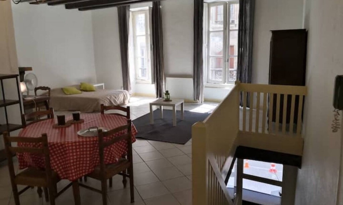 Secteur 2 House | Street duplex downtown Grenoble