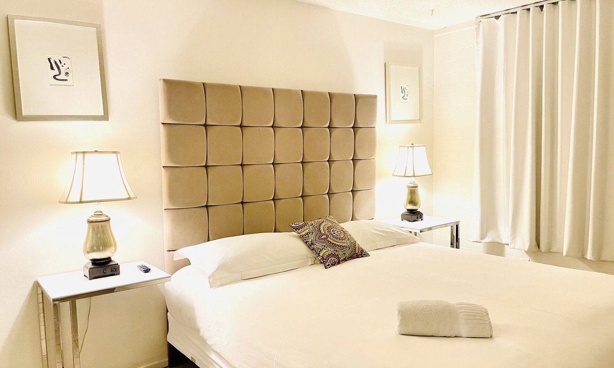 Beverly Green Apartment | STRIP 2BR Condo NEARLVCC pet-Friendly Free-wifi SALE Las Vegas Memorial WSOP