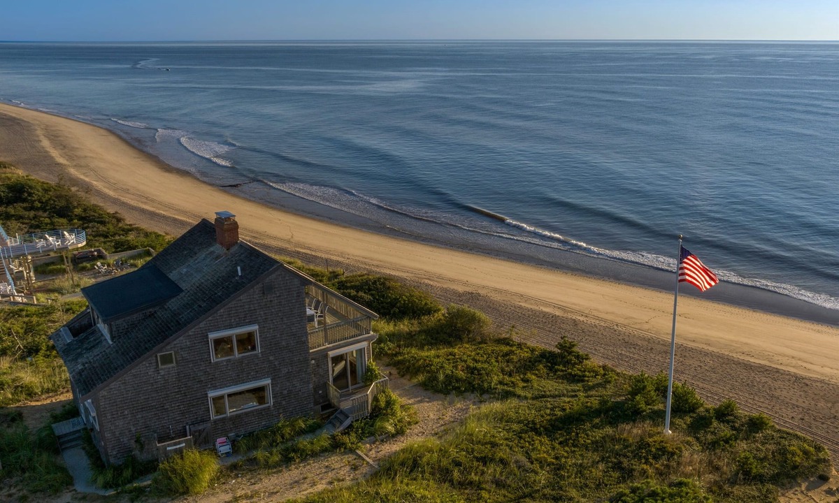 South Wellfleet House | Stronghold on the Atlantic Ocean