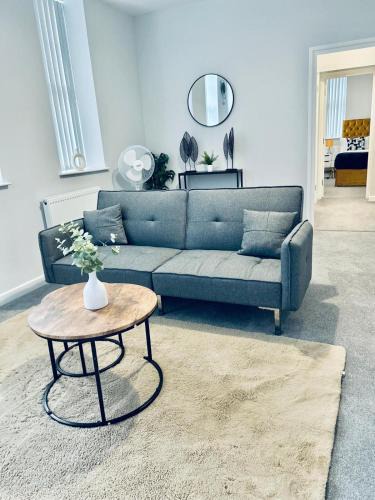 Wainscot Apartment | Strood Modern Flat with full kitchen and bathroom - Flat 1 Ground Floor