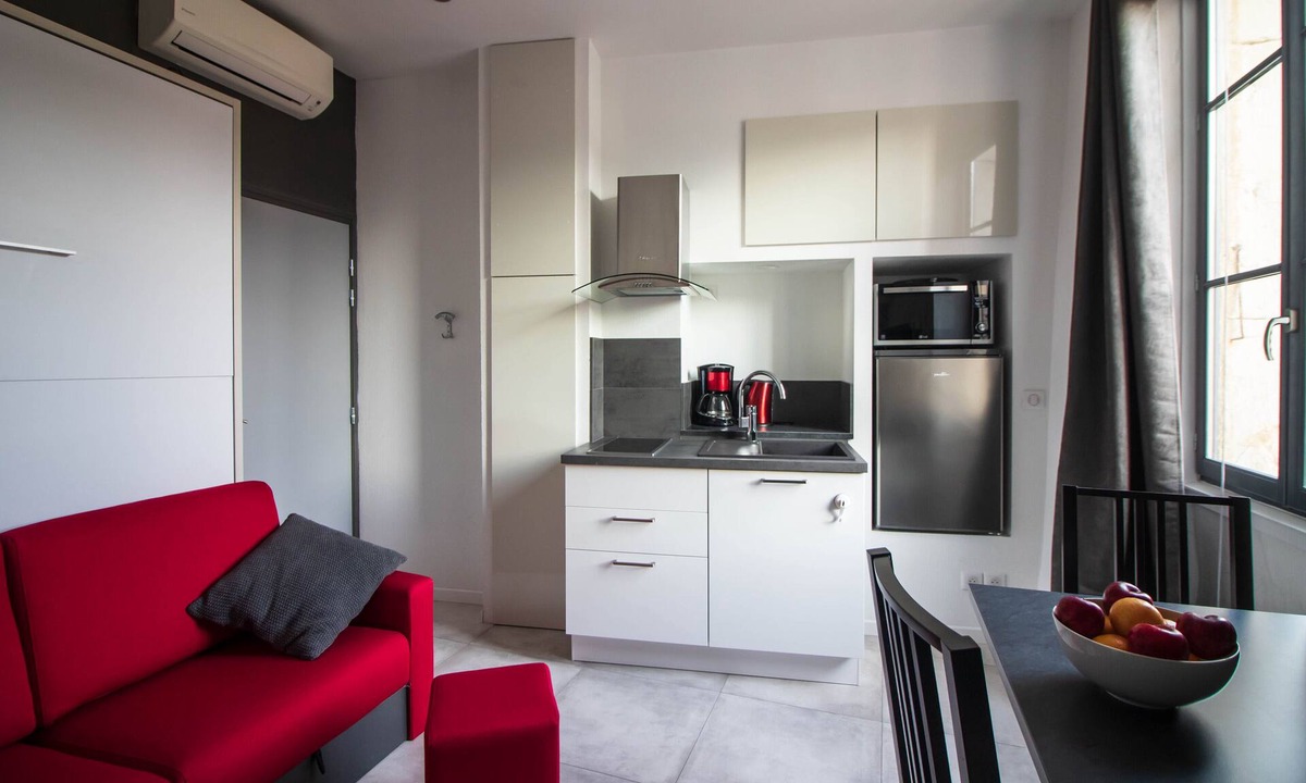 Saint-Paul-Trois-Chateaux Apartment | Studio-Superior-Private Bathroom-Landmark view-Le Studio