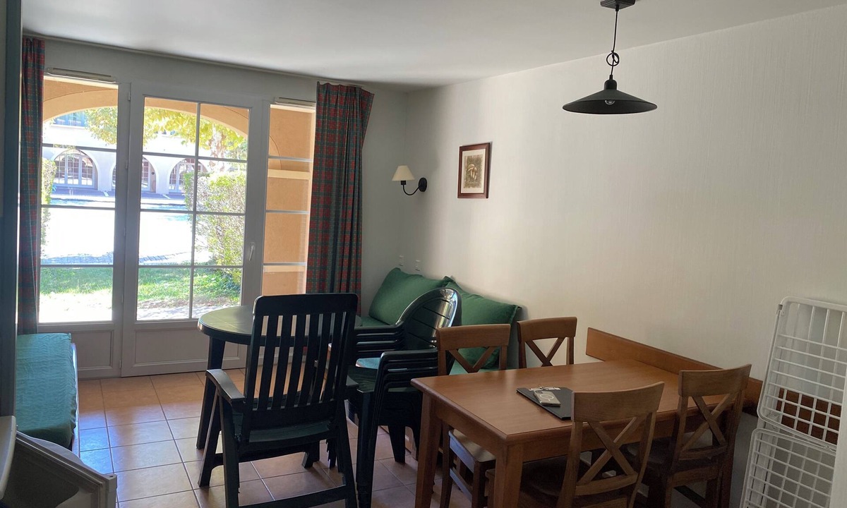 Monflanquin Apartment | Studette 5 people in Monflanquin - Heated swimming pool, parking & free wifi