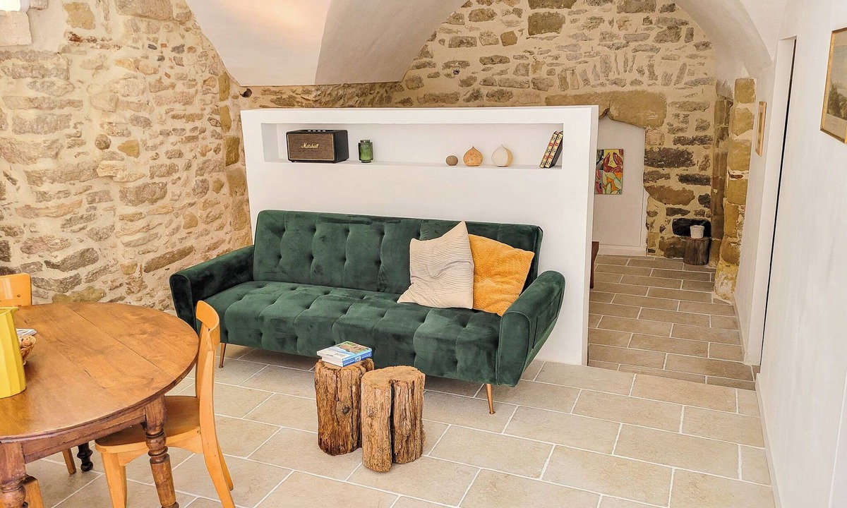 Montaren-et-Saint-Mediers Apartment | Studio Spacieux de Caractère