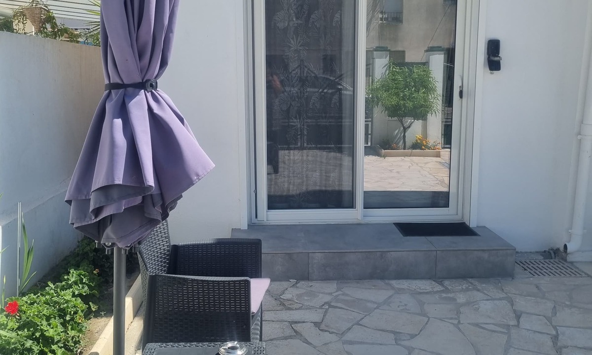 Port-Saint-Louis-du-Rhone Apartment | Studio 30 meters, close to marina