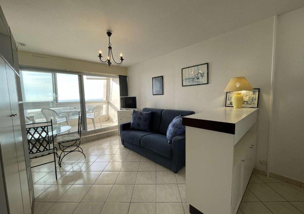 Saint-Jean-de-Monts Apartment | Studio à St-Jean-de-Monts avec parking et balcon fermé - FR-1-224C-212
