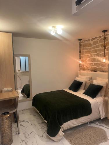 Les Iles Apartment | Studio Île Saint Louis 75004 Paris