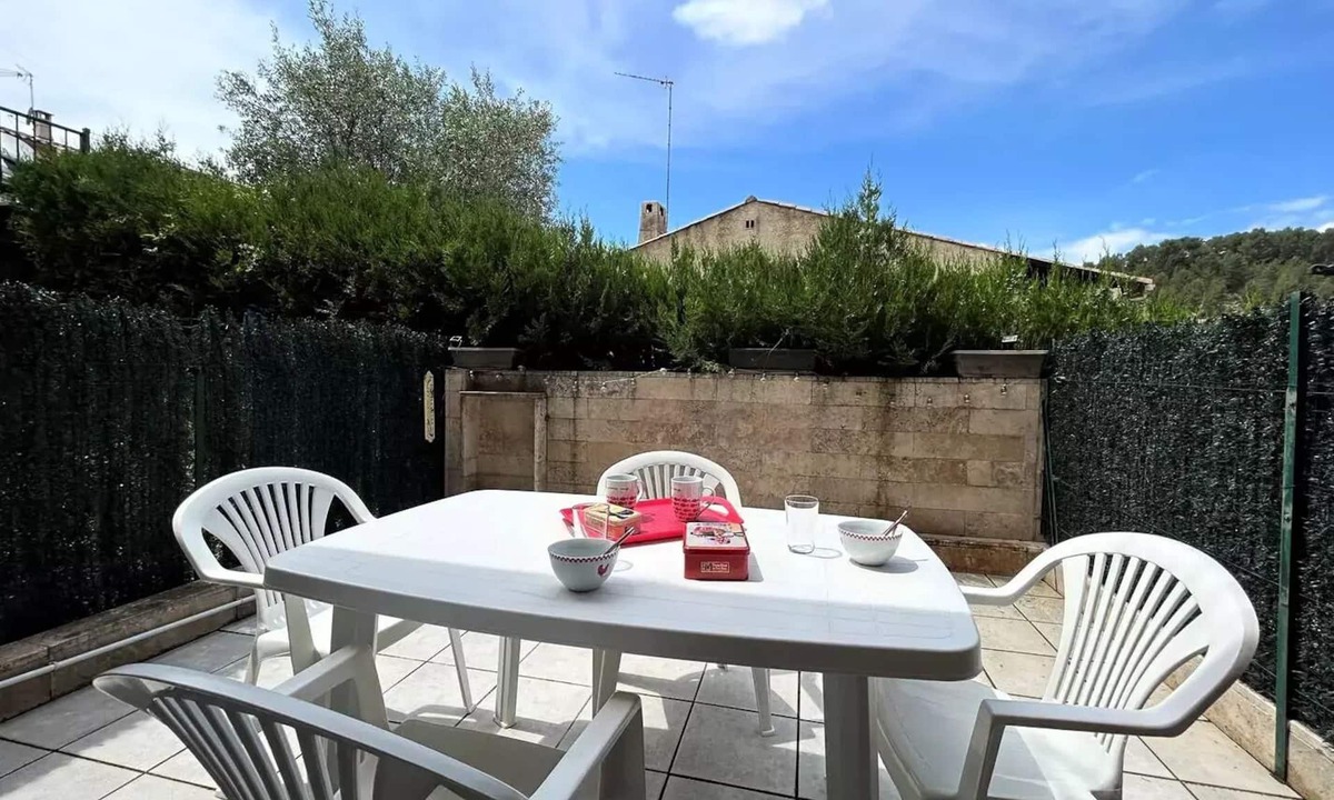 Greoux-les-Bains Apartment | Studio - 1/2 persons - Gréoux-les-Bains