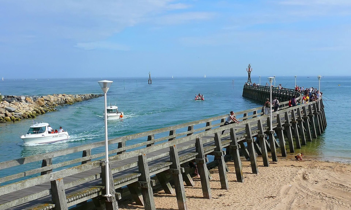 Courseulles-sur-Mer Apartment | Studio 100m from the sea and shops