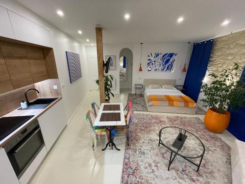 Quartier de France Apartment | Studio 11 Bis