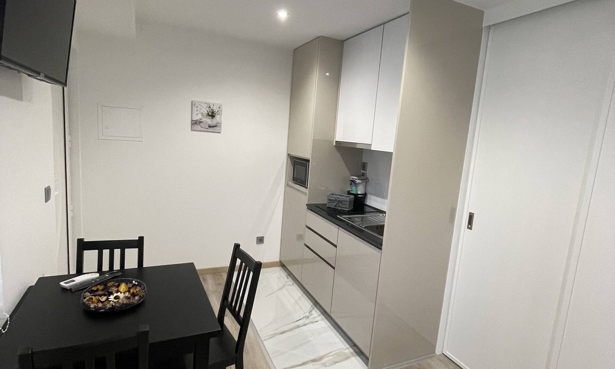 Le Pin House | STUDIO 11 - Quiet ground floor, sleeps 1 to 2