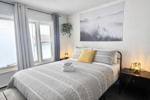 Ste Anne de Beaupre Apartment | Studio 14 - 2 min du Bord de l'eau Foyer & Barbecue