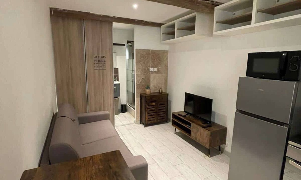 Bagnols-sur-Ceze Apartment | Studio 18m2 centre ville