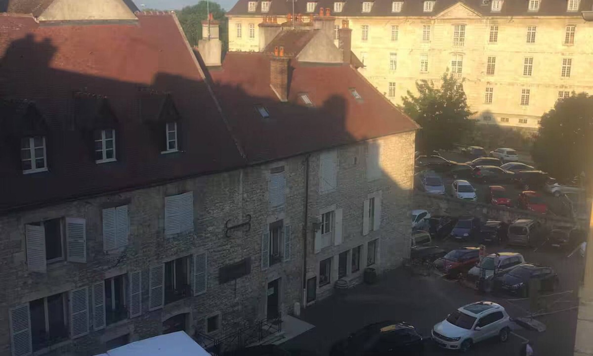 Paroisse Notre-Dame Apartment | Studio 19 - Rated 2 stars