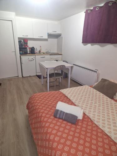Orsay Apartment | Studio 2 à Orsay à 5 min du RER B Le Guichet