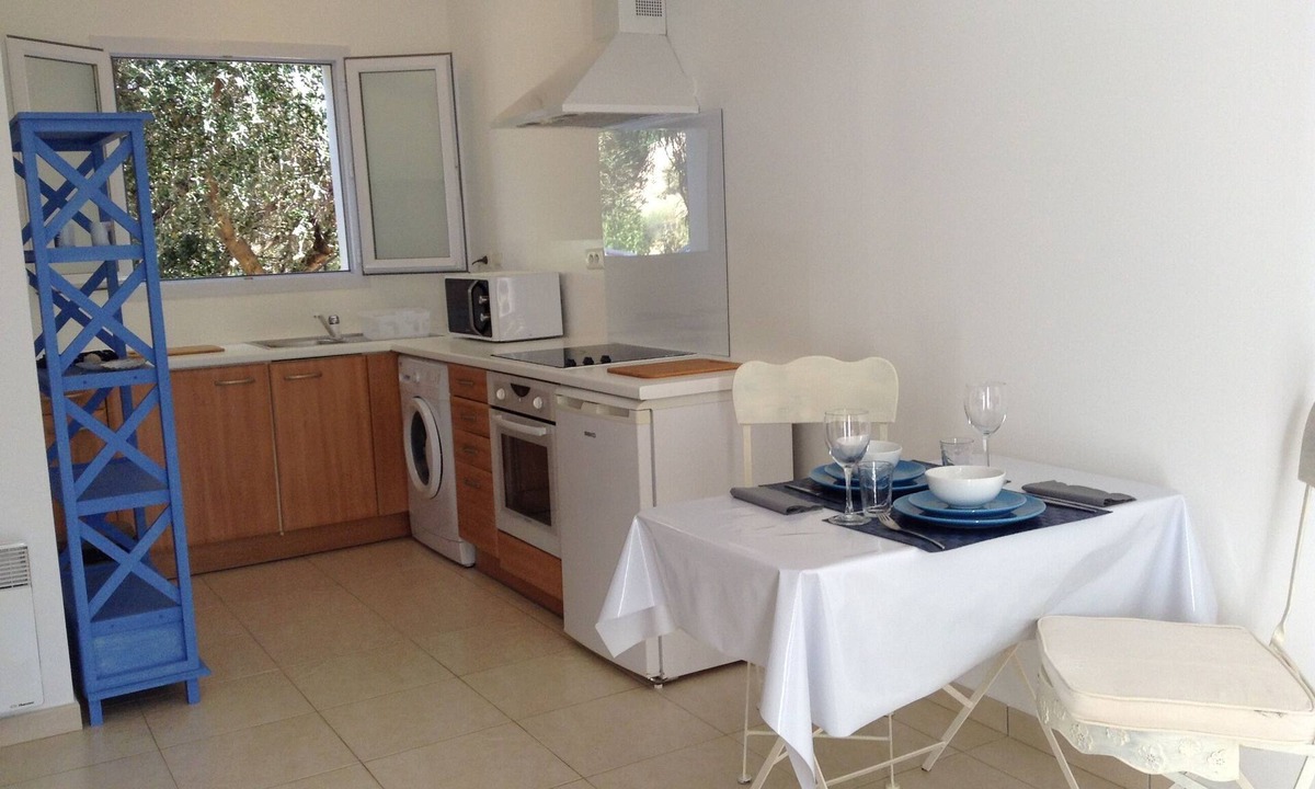 Monticello Apartment | Studio 2 km from the beach wifi and parking